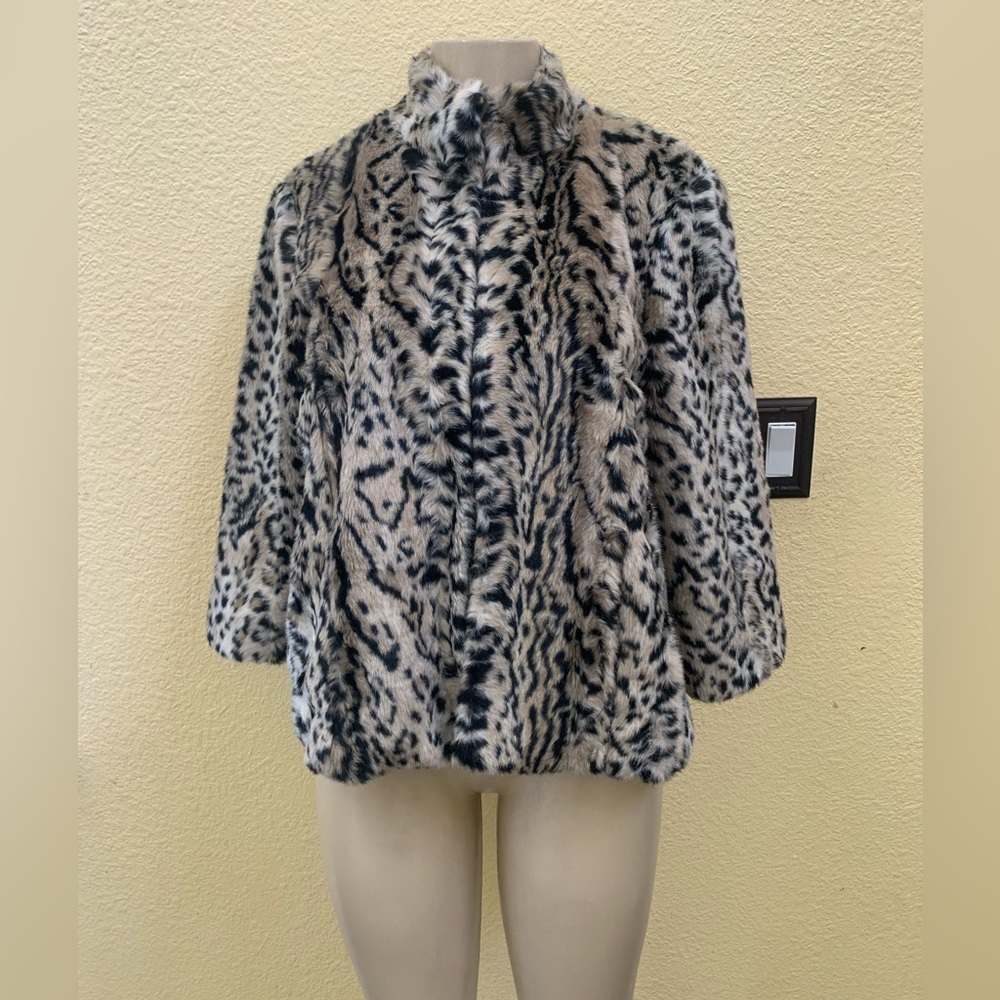 Chico’s Size 1 (8-Medium) Leopard 🐆 Pattern Faux Fur Coat